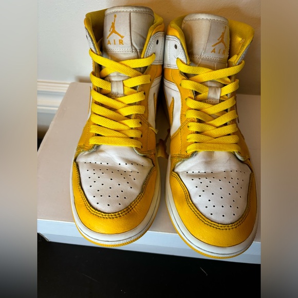 Nike Air Jordan 1 Mid White University Gold Yellow Size Women’s 8.5 New Laces - Picture 7 of 16